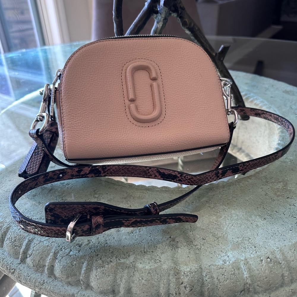 New $325 Marc Jacobs Tan Crossbody Bag with Adjustable Strap - Picture 7 of 16